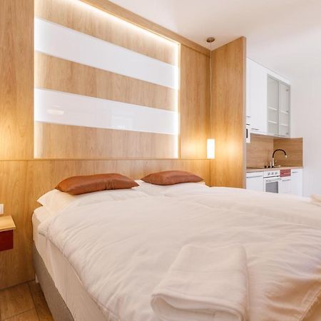 La Bella Centrum Apartmanok Piros/Sarga Heviz Bagian luar foto