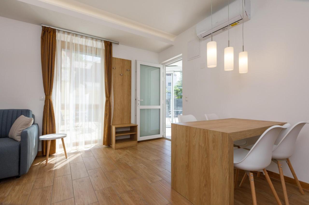 La Bella Centrum Apartmanok Piros/Sarga Heviz Bagian luar foto