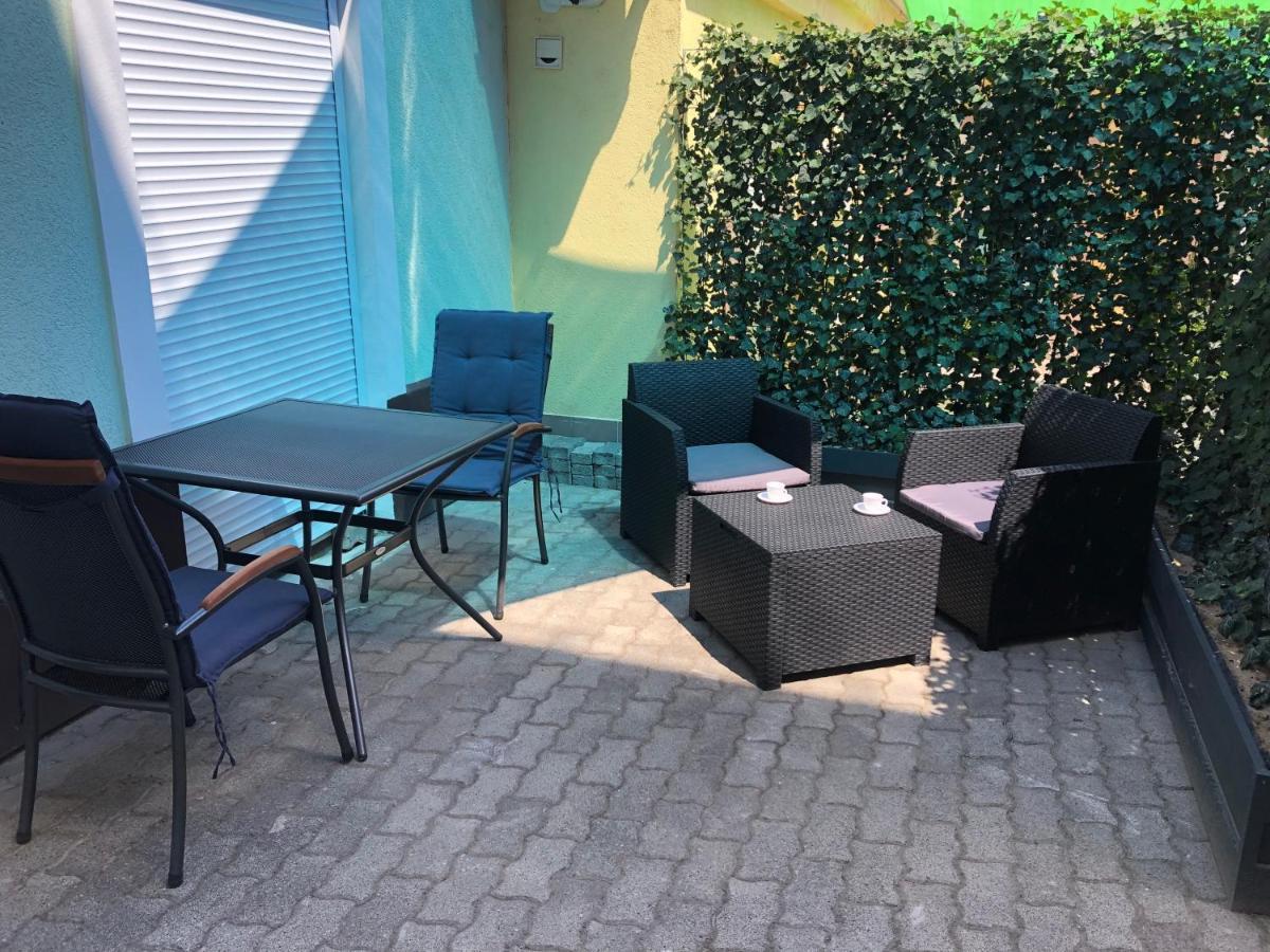 La Bella Centrum Apartmanok Piros/Sarga Heviz Bagian luar foto